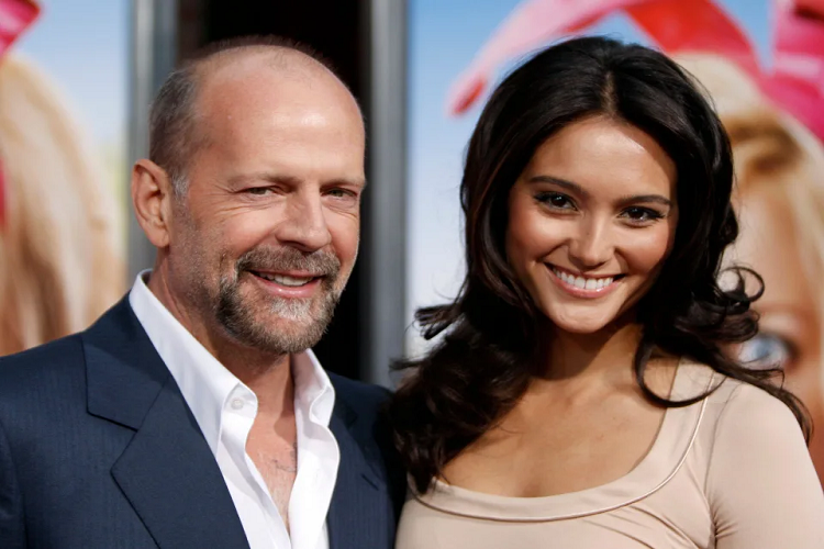 Bruce Willis renovó sus votos matrimoniales rodeado de hijas y  Demi Moore