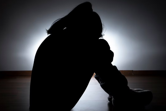 Niña fue violada por seis menores en un centro comercial de España
