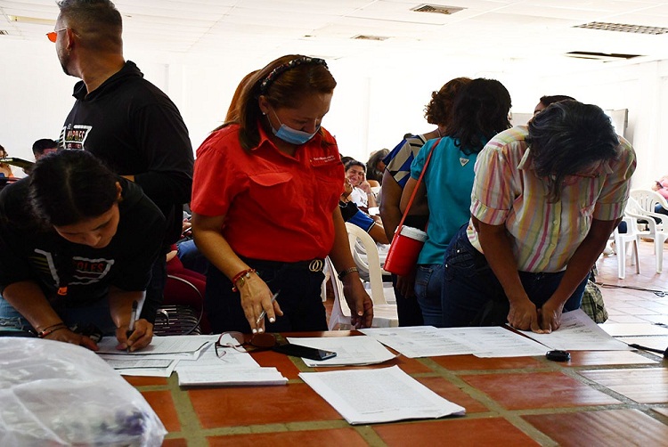 Entregan 57 créditos bancarios a Unidades Productivas Familiares en Carirubana
