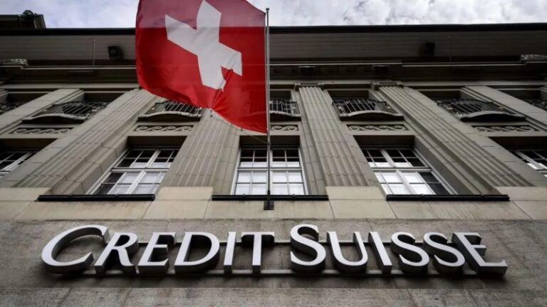 El banco Credit Suisse se hunde en la bolsa y no consigue calmar a los mercados