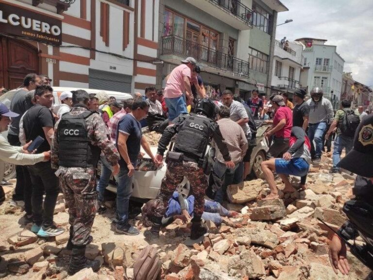Ecuador declara emergencia en 14 provincias afectadas por sismo y lluvias
