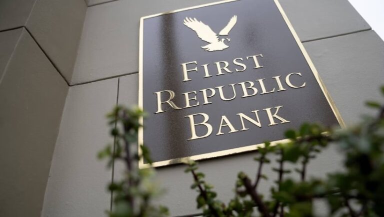 Las acciones de First Republic Bank caen un 36%