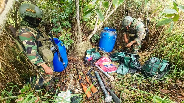 Operación Relámpago del Catatumbo  destruye seis campamentos en frontera colombo-venezolana