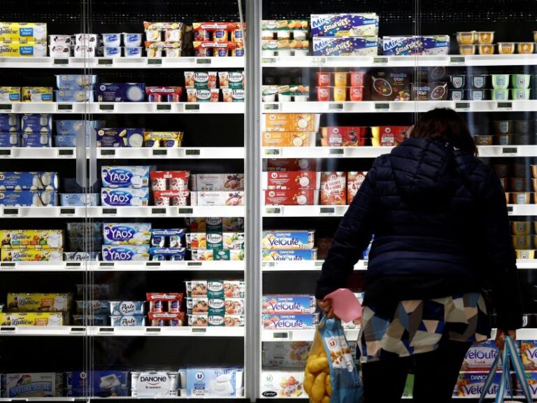 Francia acuerda una rebaja de precios de productos en los supermercados