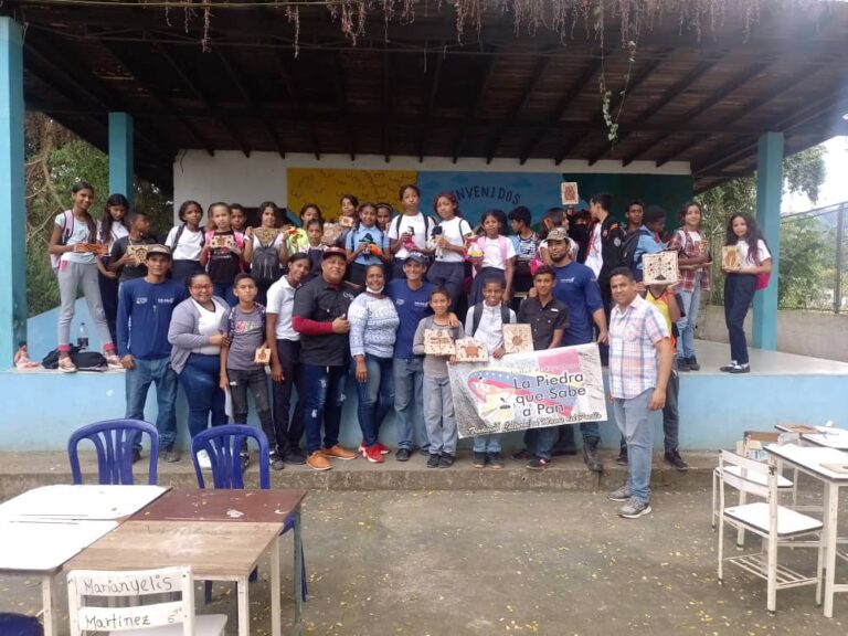 Dictan talleres de escultura y pintura en escuela de Sanare