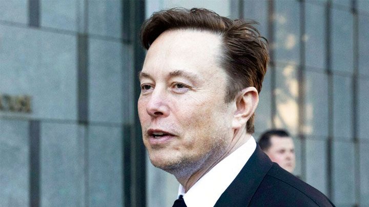 Musk despide por Twitter a un empleado discapacitado y luego se disculpa: «Eres lo peor»
