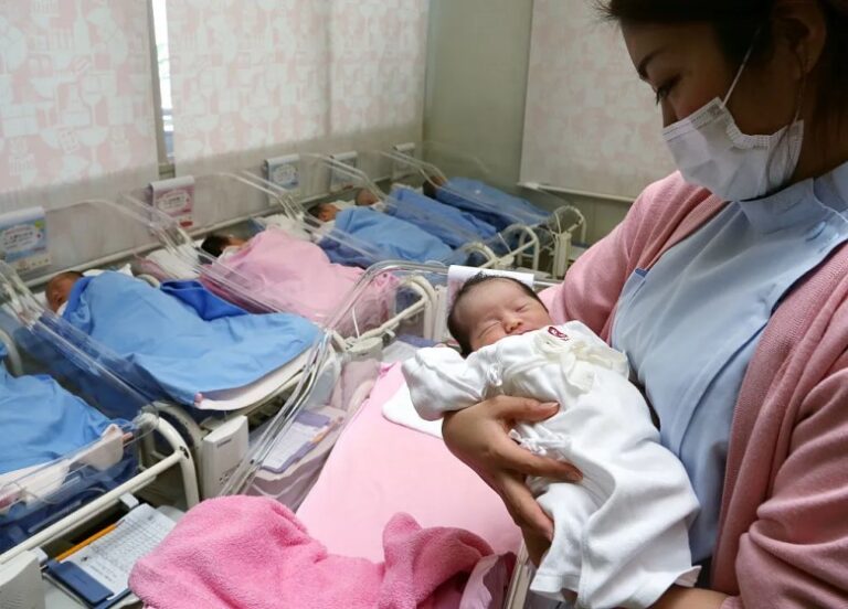 Japón registra la cifra de nacimientos más baja desde 1899