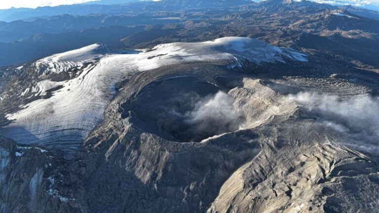 Colombia sigue en alerta por sismos en volcán Nevado del Ruiz