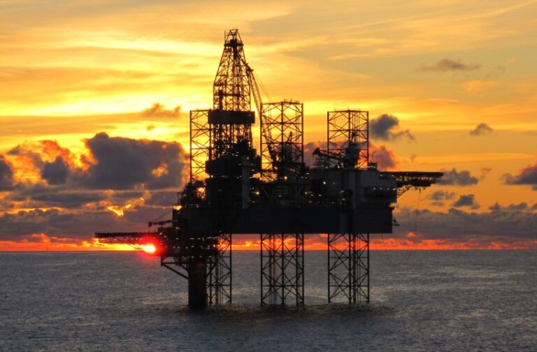 Noruega reporta ganancias récord en petróleo y gas