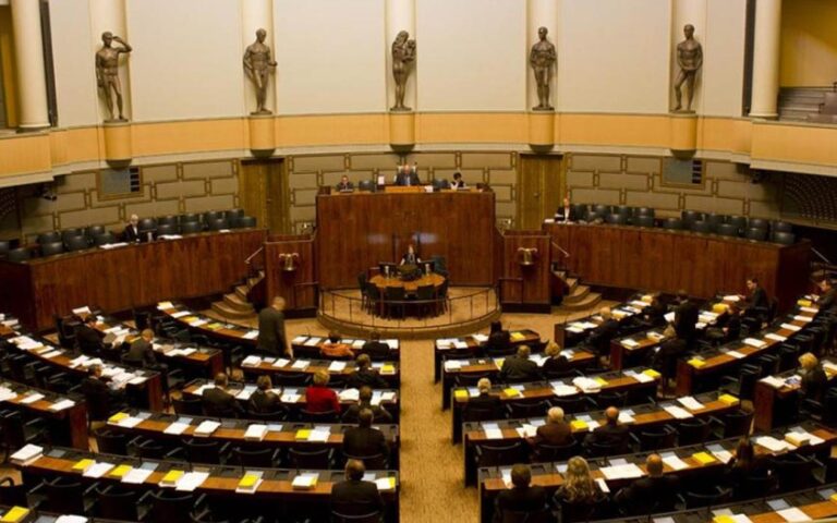 Parlamento de Finlandia aprueba por adelantado el ingreso en la OTAN