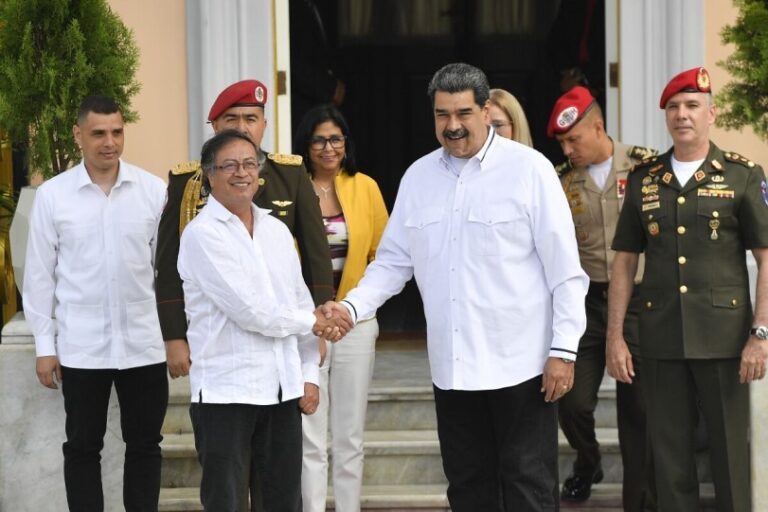 Petro anuncia alianza militar con Venezuela contra el ELN