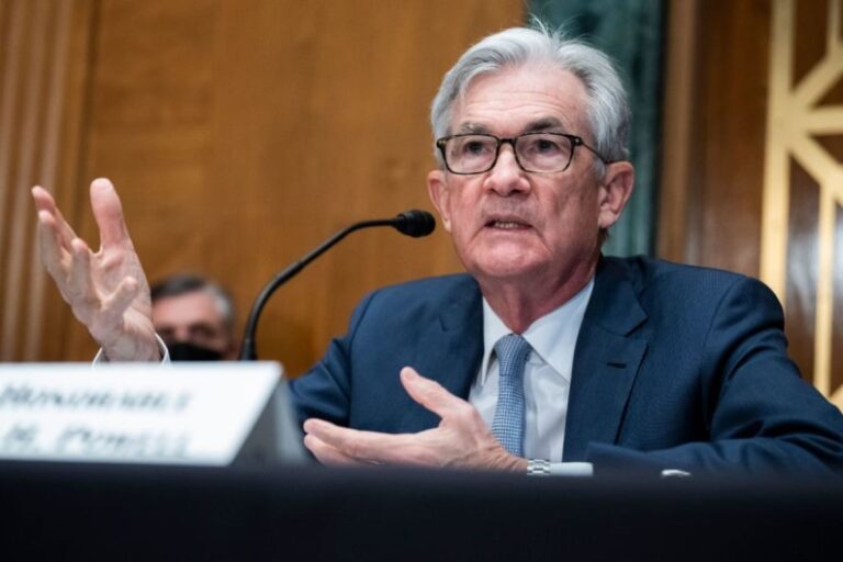 Powell advierte que tasas de interés de la Fed podrían subir más de lo previsto