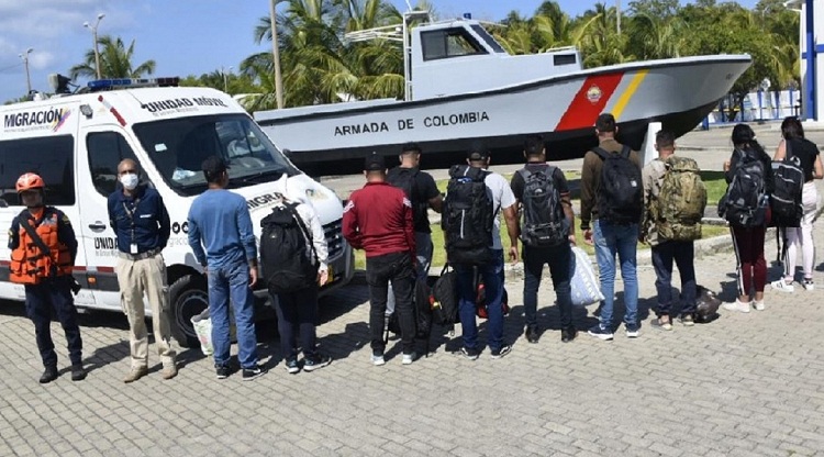 Armada colombiana rescata 30 migrantes venezolanos irregulares en San Andrés