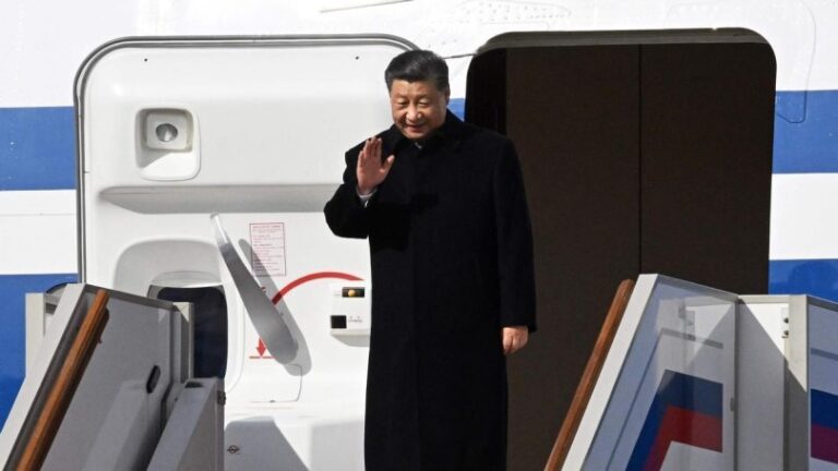 Xi Jinping aterriza en Rusia para reunirse con Putin