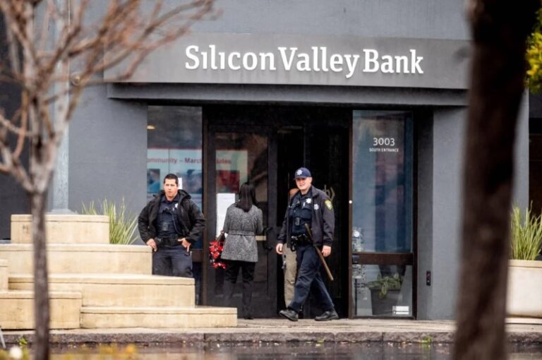 Autoridades de EEUU toman medidas para proteger depósitos del banco californiano SVB