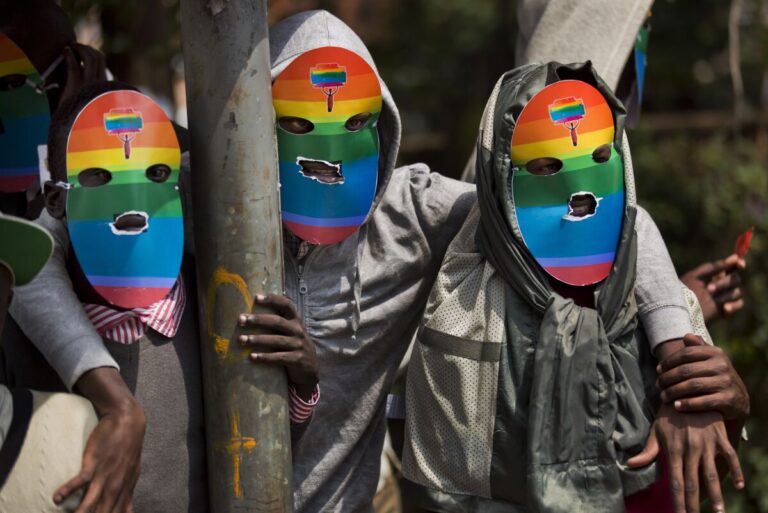Uganda aprueba un proyecto de ley contra la comunidad LGBTQ que incluye la pena de muerte