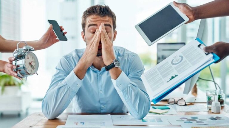 El estrés laboral cuesta 35.000 millones de dólares anuales al Reino Unido, según un estudio