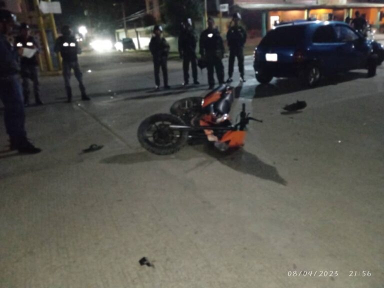 Vendedor de sombreros muere en Chichiriviche en colisión entre moto y Corsa
