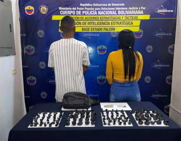 PNB detiene a pareja en Las Calderas por posesión de 104 envoltorios de marihuana