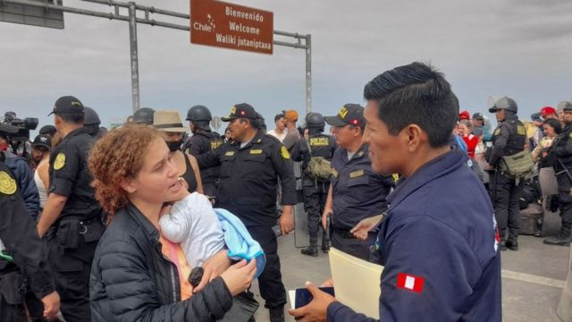 Realizan gestiones para traer en «Vuelta a la Patria» a venezolanos varados en frontera Chile-Perú