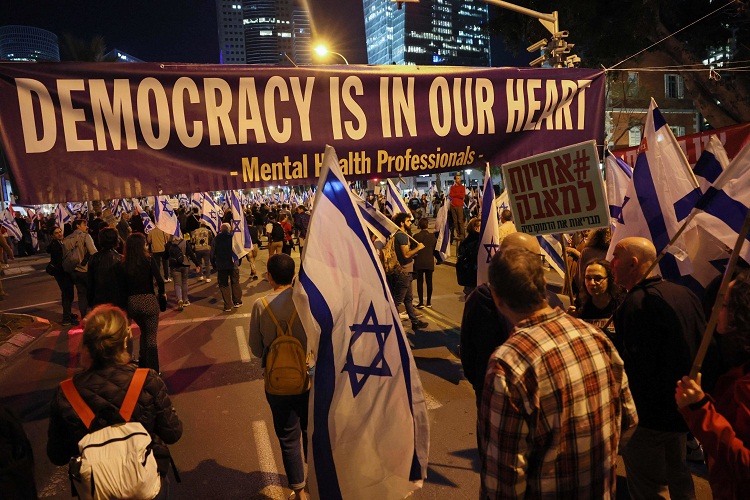 Multitudinaria manifestación de la derecha a favor de la reforma judicial en Israel (VÍDEO)