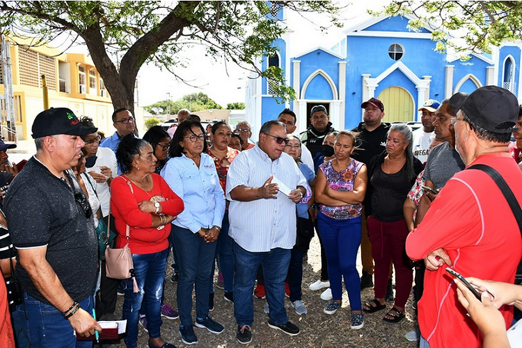 Alcalde Abel Petit realizó encuentro comunal en Punta Cardón