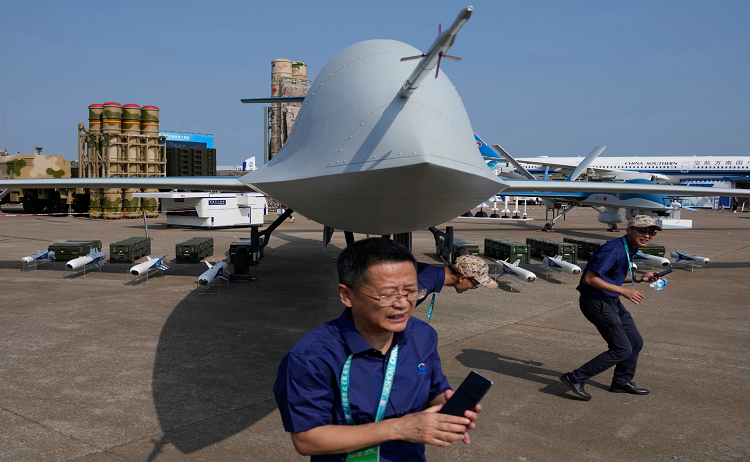 China eleva la tensión en Taiwán: dos drones de ataque y reconocimiento sobrevolaron la isla