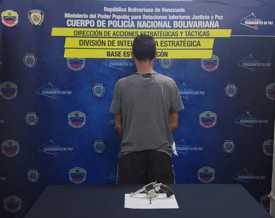 PNB desarma y detiene a expresidiario en el sector Curazaito