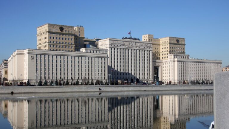 Un hombre armado intentó irrumpir en el Ministerio de Defensa ruso