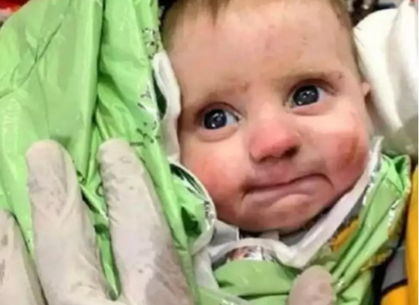 Bebé que sobrevivió 128 horas bajo los escombros tras el terremoto en Turquía se reencontró con su madre