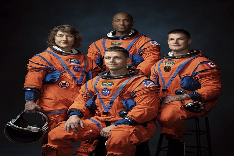 Una mujer y un afroamericano, entre los cuatro tripulantes que sobrevolarán la Luna en 2024