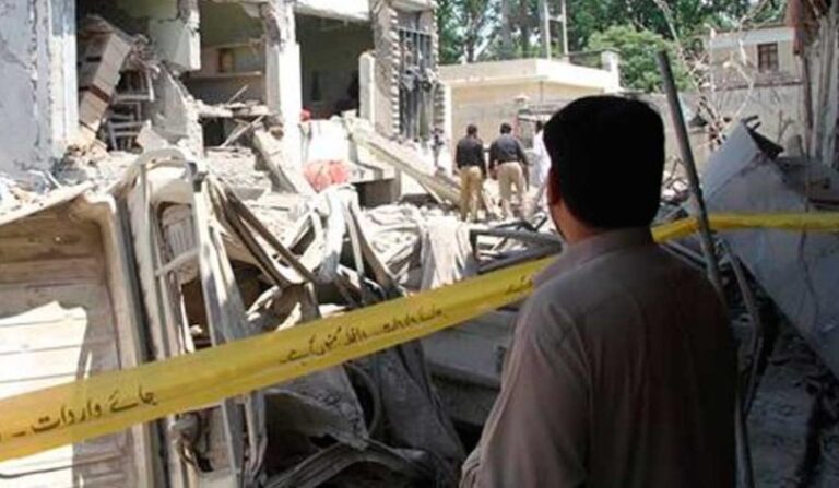 Aumenta a 16 el balance de muertos por explosiones accidentales en una comisaría en Pakistán
