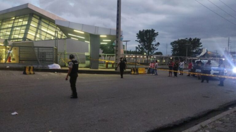 Tres atentados con explosivos en Guayaquil provocan intenso despliegue policial en Ecuador