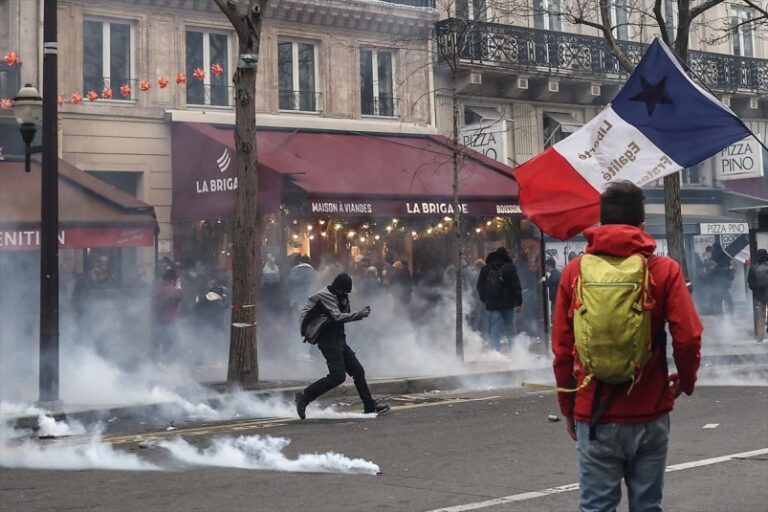 Francia vive últimas protestas antes de decisión clave sobre reforma de pensiones
