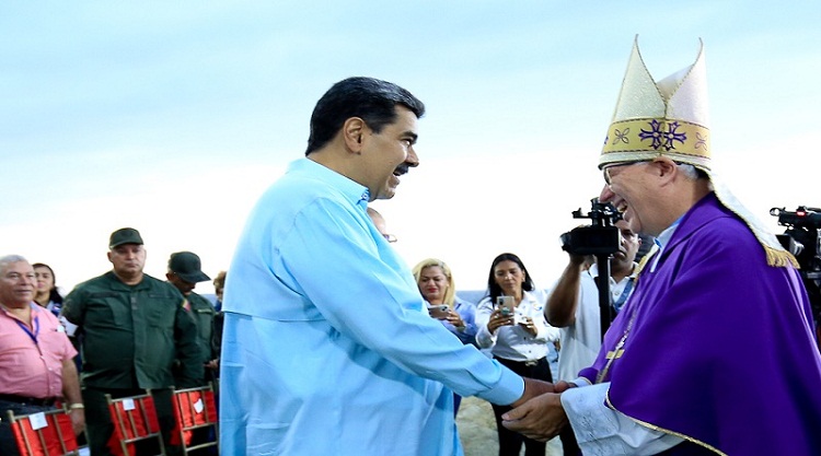 Maduro pide unión del pueblo en Semana Santa para vencer dificultades