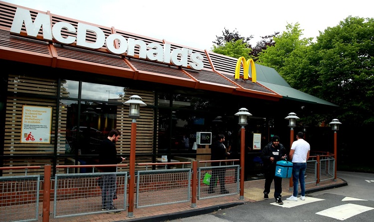 McDonald’s se reestructura y anuncia despidos masivos