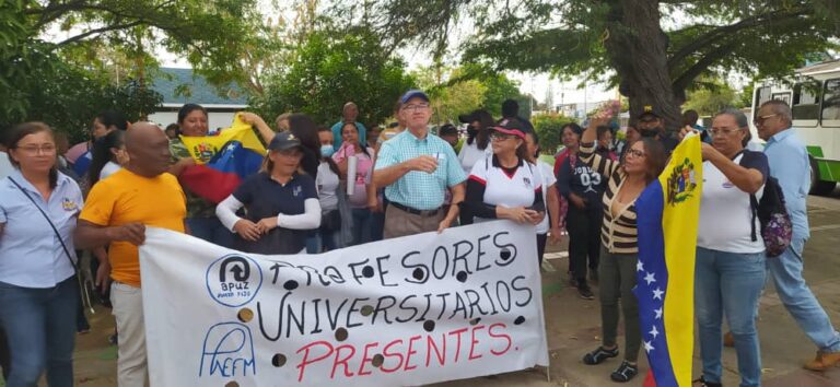 Docentes de Paraguaná se mantienen en protesta: «Queremos salarios constitucionales»