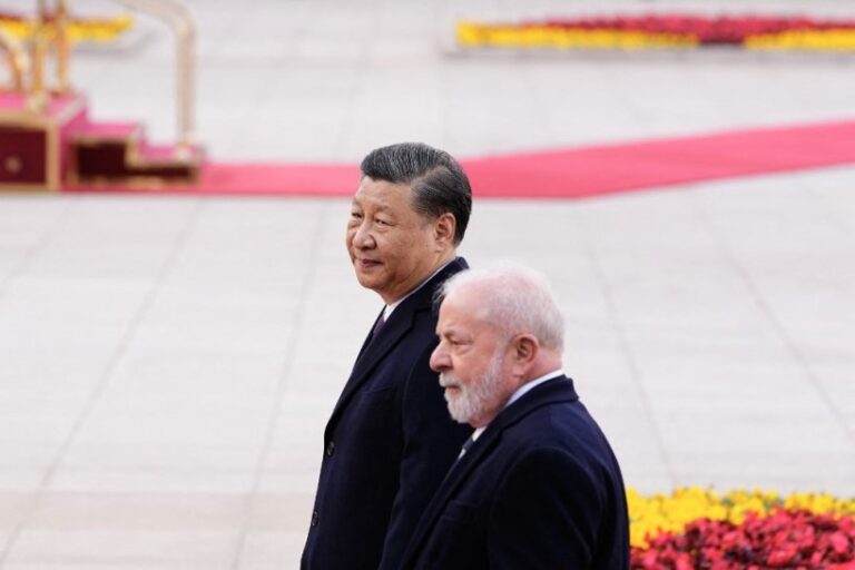 Lula se reúne con Xi y eleva el tono contra EEUU