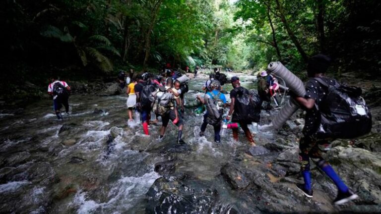 EEUU dona a Panamá carpas y material para asistir a migrantes en selva de Darién