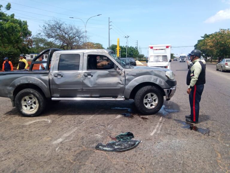 Vuelco en la avenida Independencia de Coro deja un lesionado