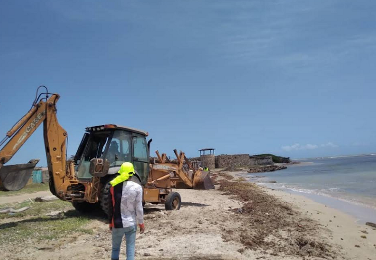 Más de tres mil toneladas de basura removidas en playas de Falcón