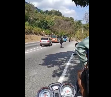 Cicpc trasladaba sujetos en situación de calle pero se fugaron en la Cota Mil  (VIDEO)