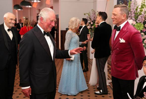 James Bond rescata a Carlos III en el día de su coronación en la nueva novela del agente 007