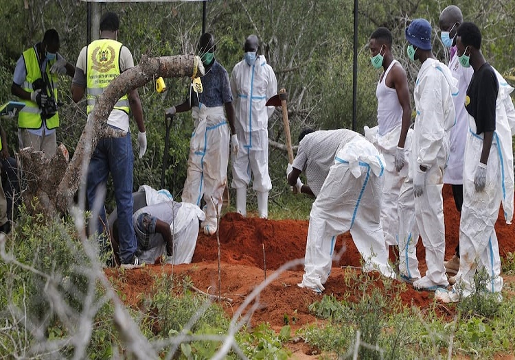 Sube a 145 la cifra de cadáveres tras el ayuno mortal de seguidores de una secta en Kenia