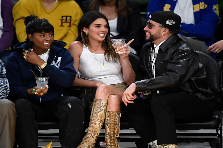 Kendall Jenner y Bad Bunny fueron vistos en el Juego de los Playoffs de la NBA