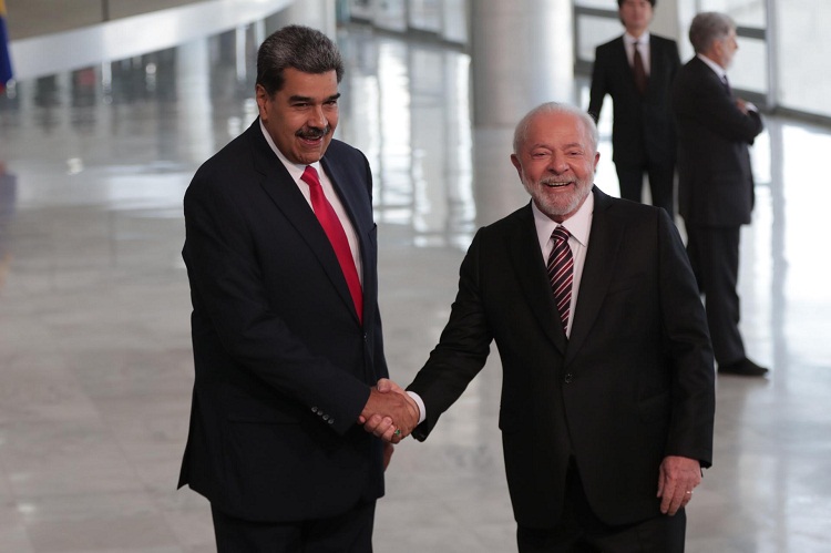 Maduro ofrece electricidad a Brasil