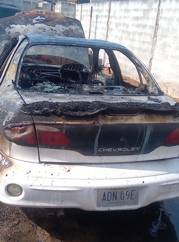 Reportan nuevo incendio de vehículo en Comunidad Cardón