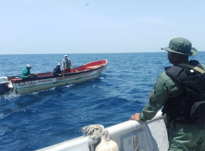 Rescatan en costas de Tucacas a pescadores de Puerto Cabello y la embarcación «El Mikiki»