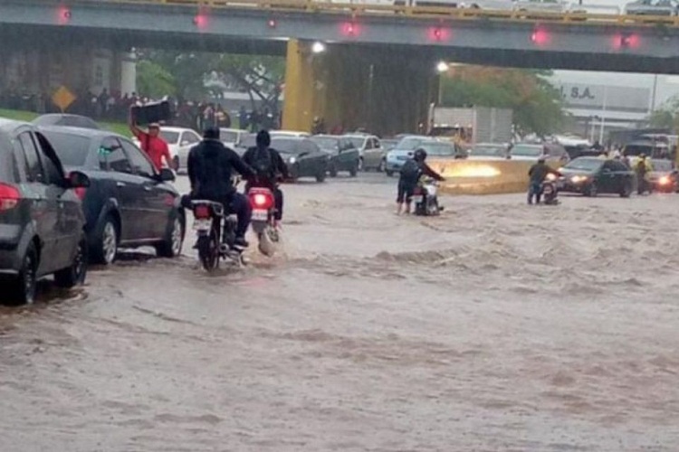 Gobernador de Barinas pide decretar estado de emergencia por inundaciones