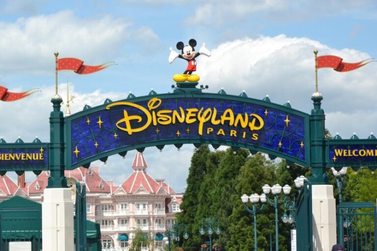 En Disneylandia París la vida como que no es cuento de hadas y los trabajadores se ponen en huelga